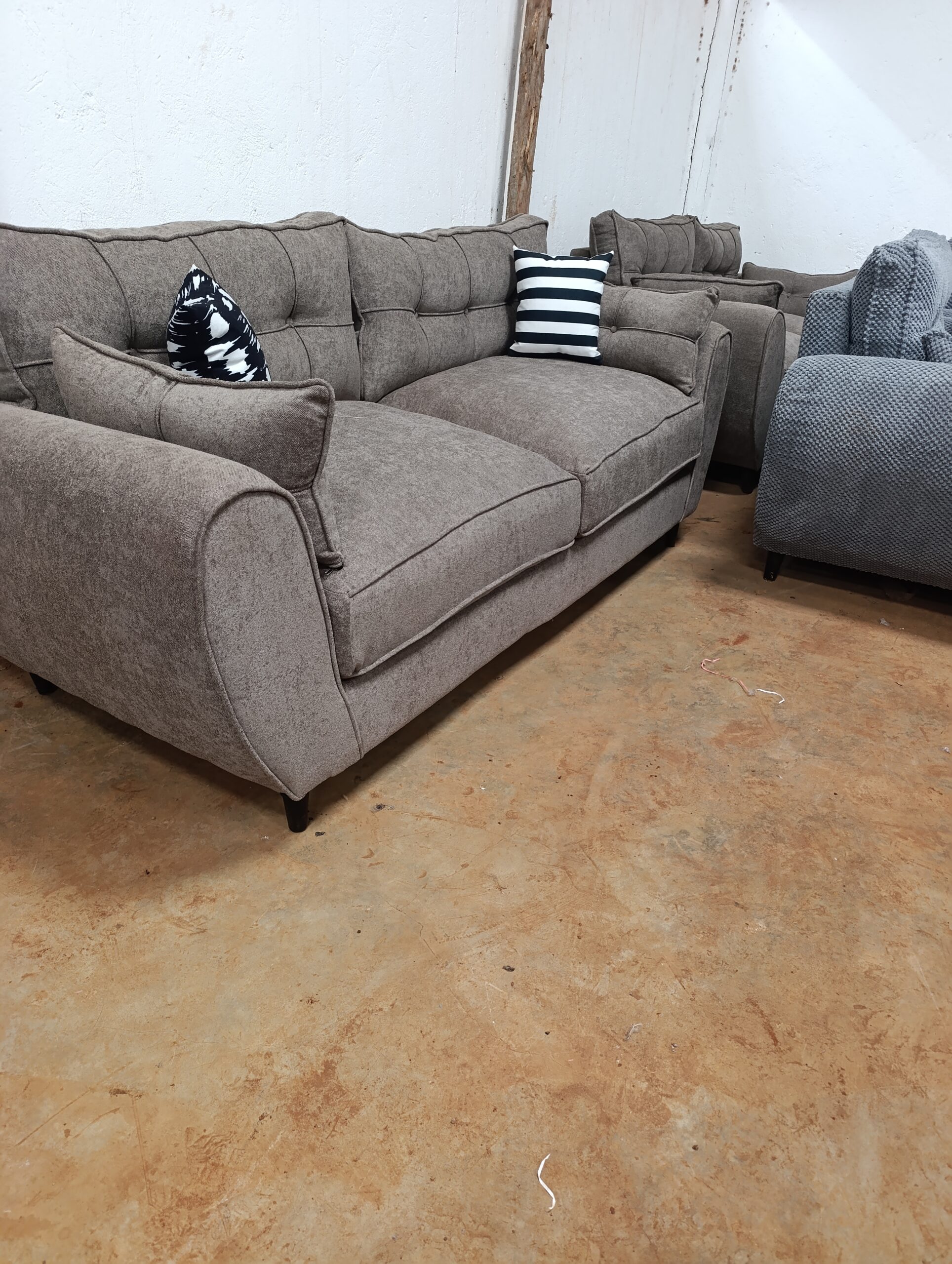 5-Seater Butterfly Sofa Tufted Fabric with Cushioned Armrests – Grey Finish