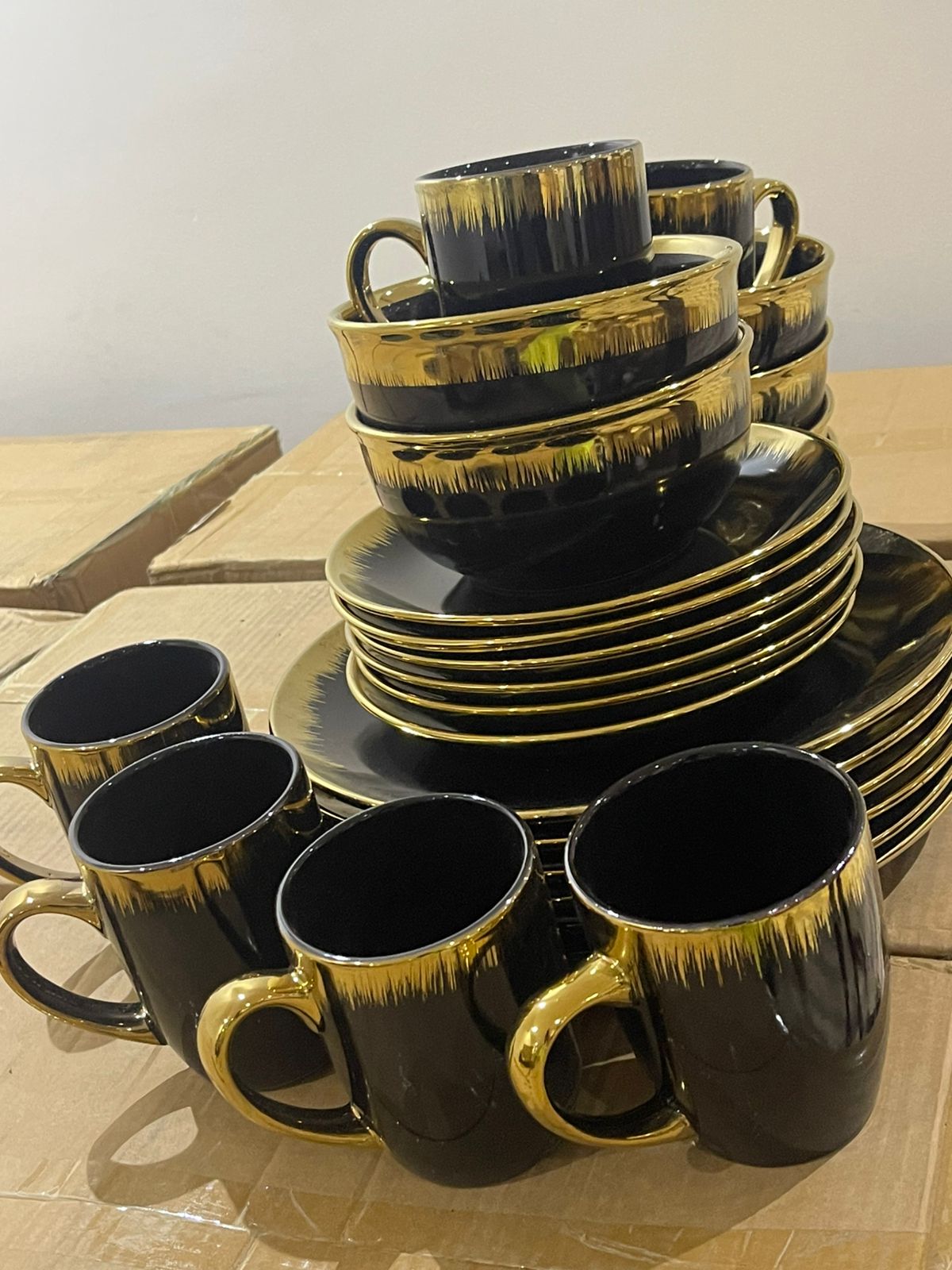 BLACK GOLD DINNERSET 24PCS