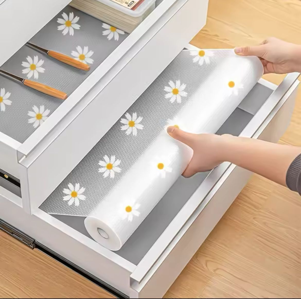 Daisy pattern Kitchen drawer liners product image 2