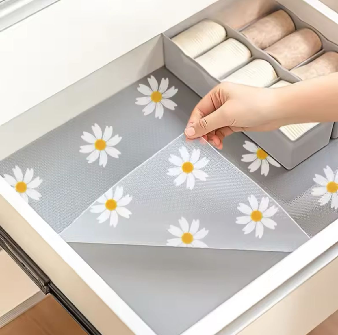 Daisy pattern Kitchen drawer liners product image 4