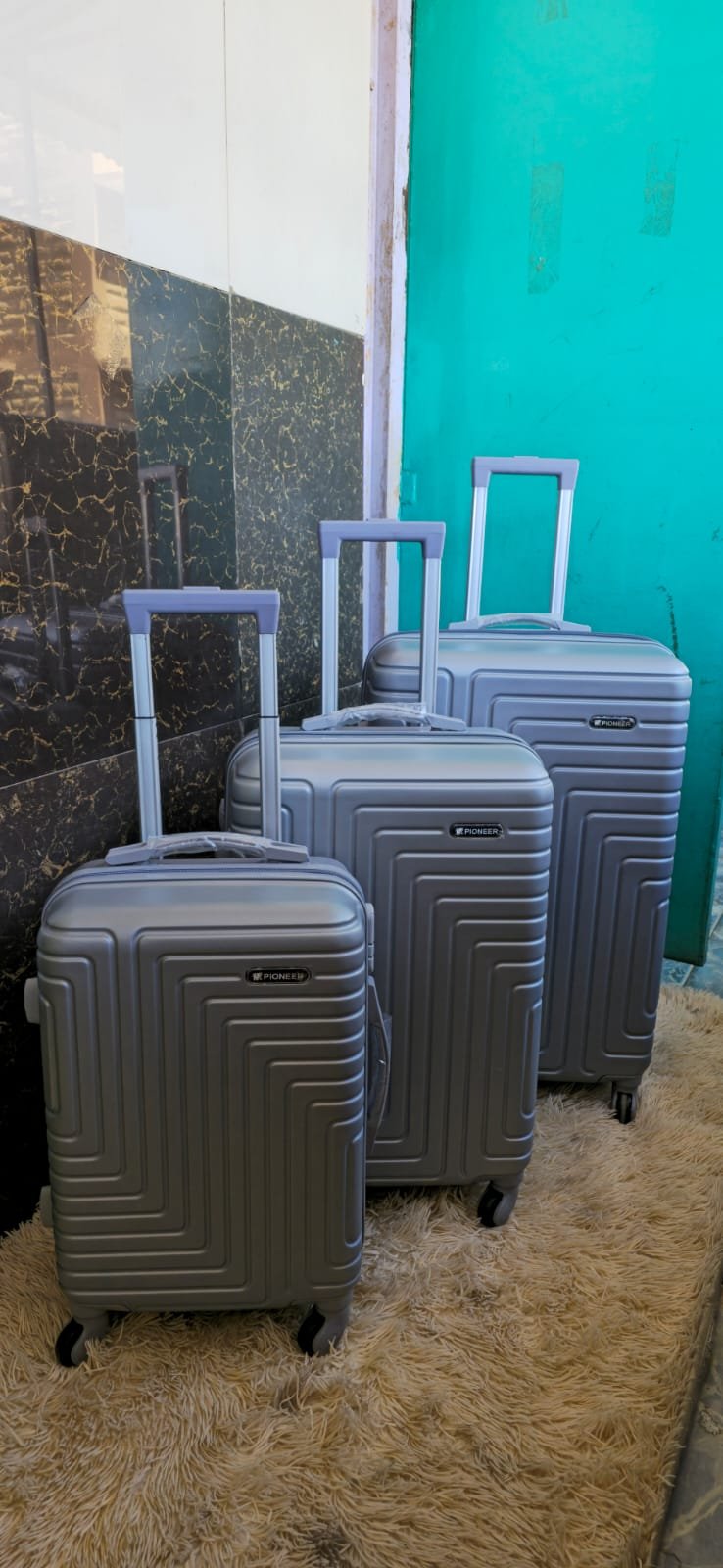 fibre suitcases

Per set of 3 Pcs