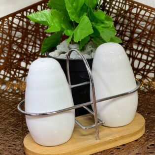 Double salt / pepper shakers