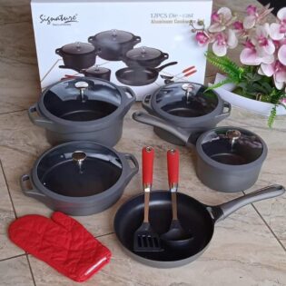 Signature heavy duty die cast nonstick cookware