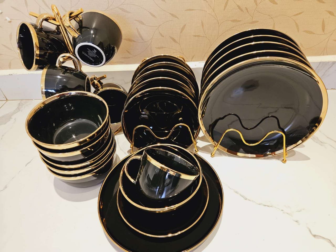 *Black gold line* 
 *24 pcs dinner sets – Product insights and advice